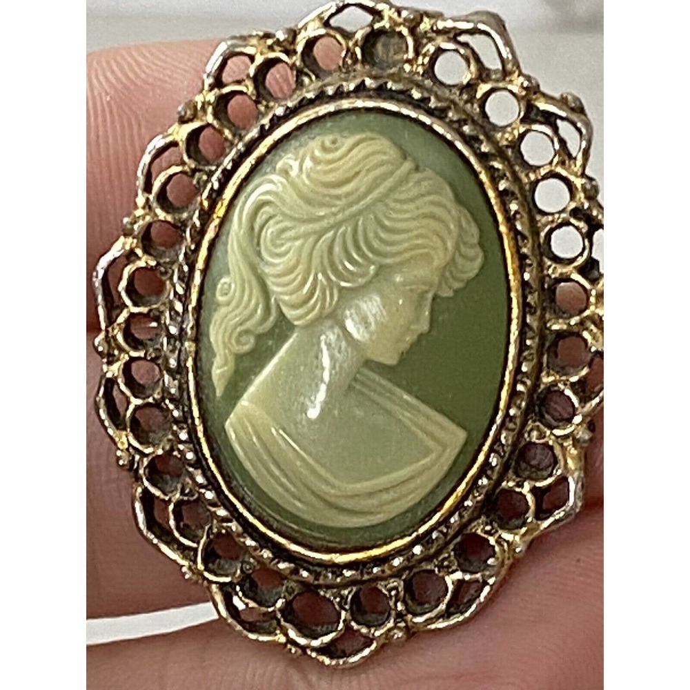 Vintage 1960s PERI Cameo Necklace Brooch / pendant faux cameo green - Picture 7 of 13